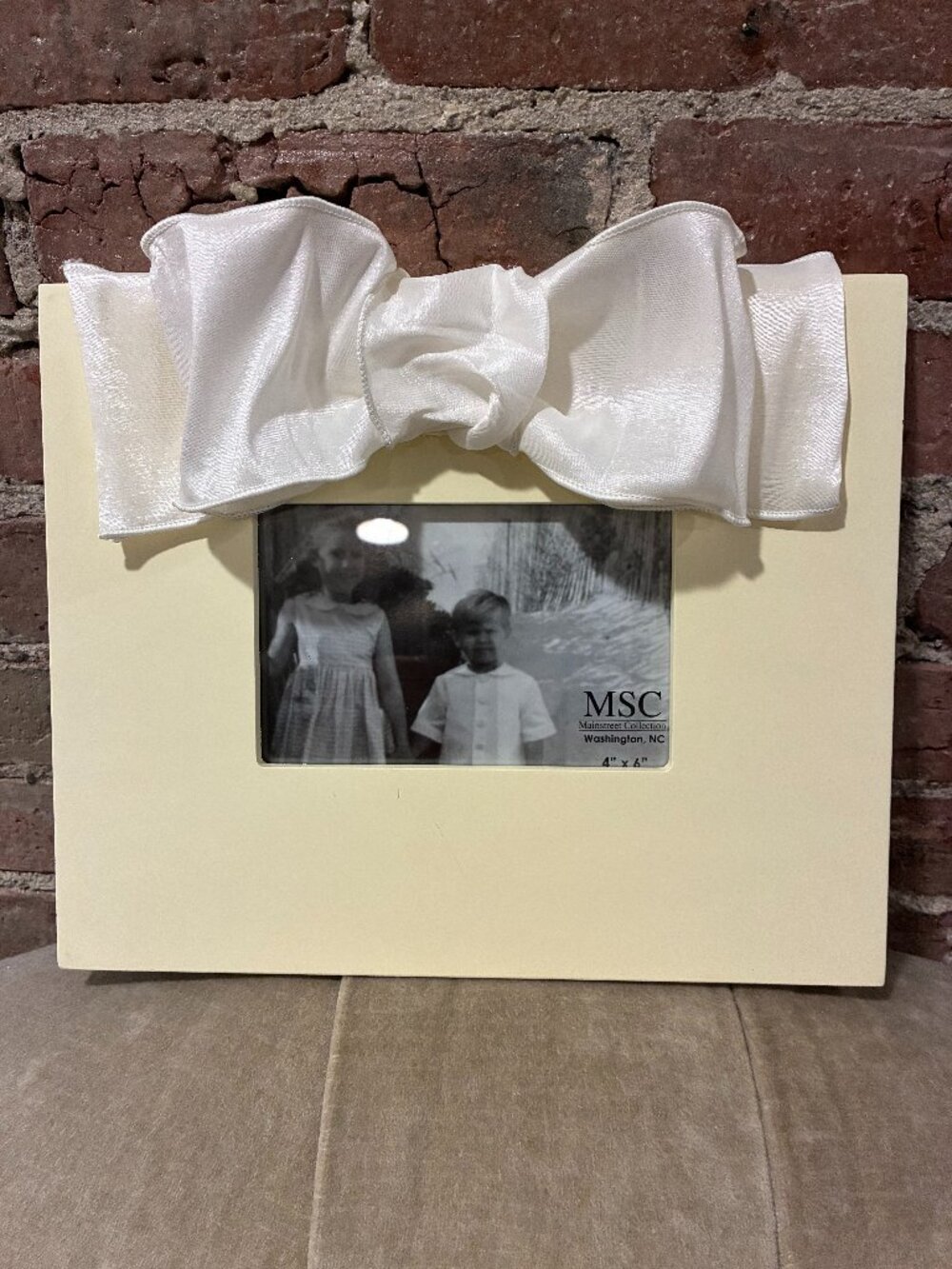 Mainstreet Collection~ NWT!!~ Lt. Yellow Metallic Bow Frame